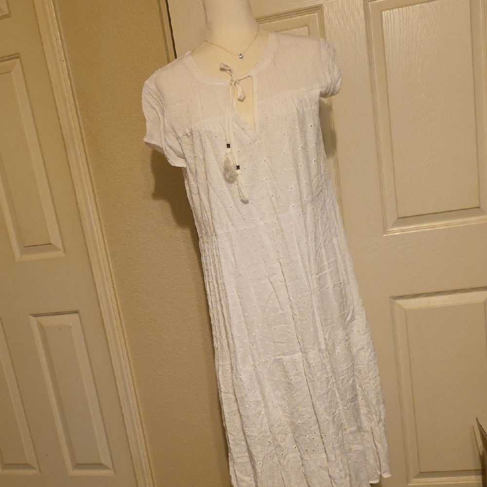 Chic White Eyelet Midi Dress with Tie Detail